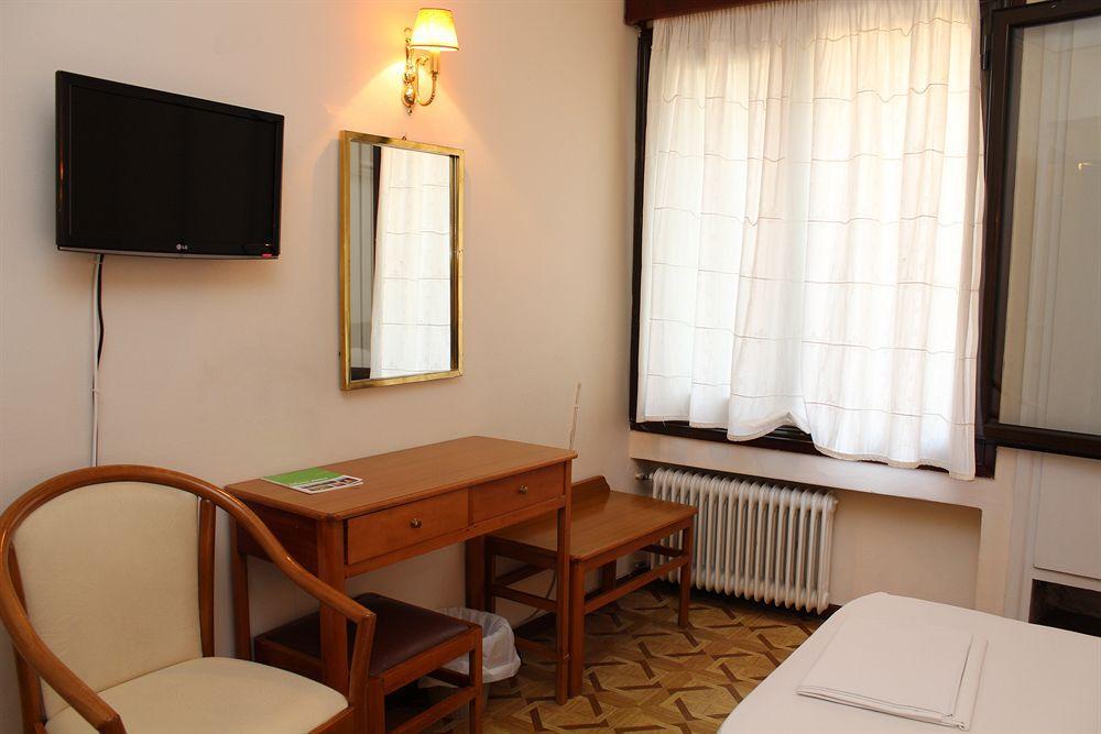 Nefeli Hotel Афіни Екстер'єр фото